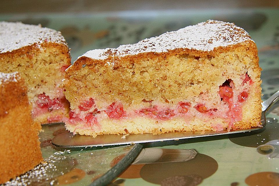 Johannisbeerkuchen mit Mandeldecke