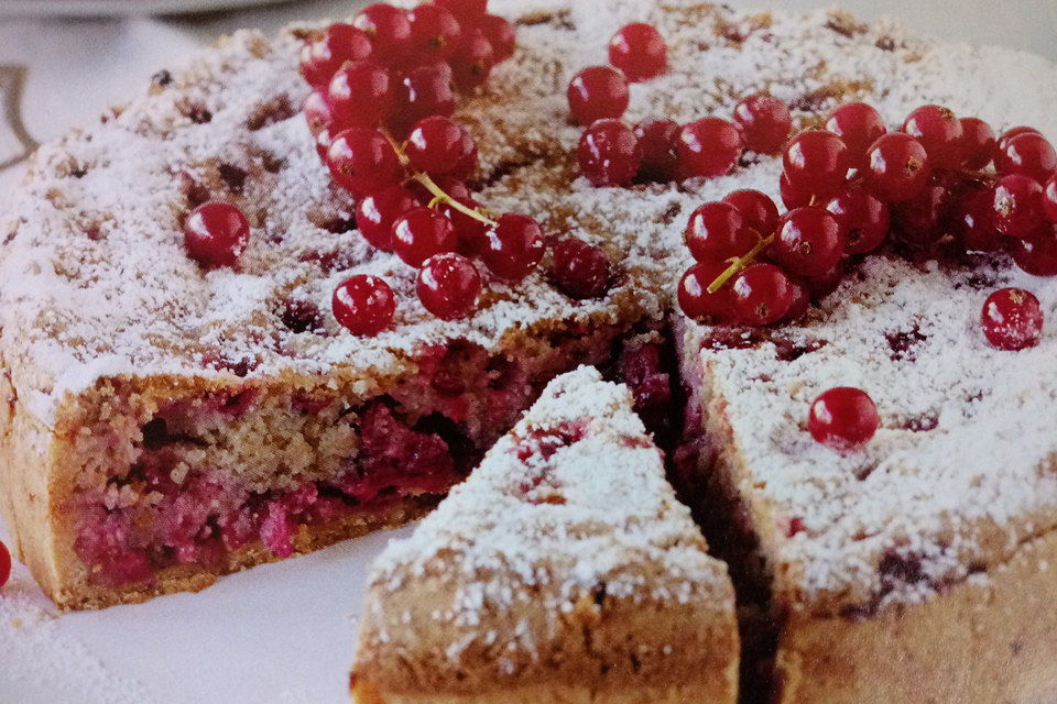 Johannisbeerkuchen mit Mandeldecke