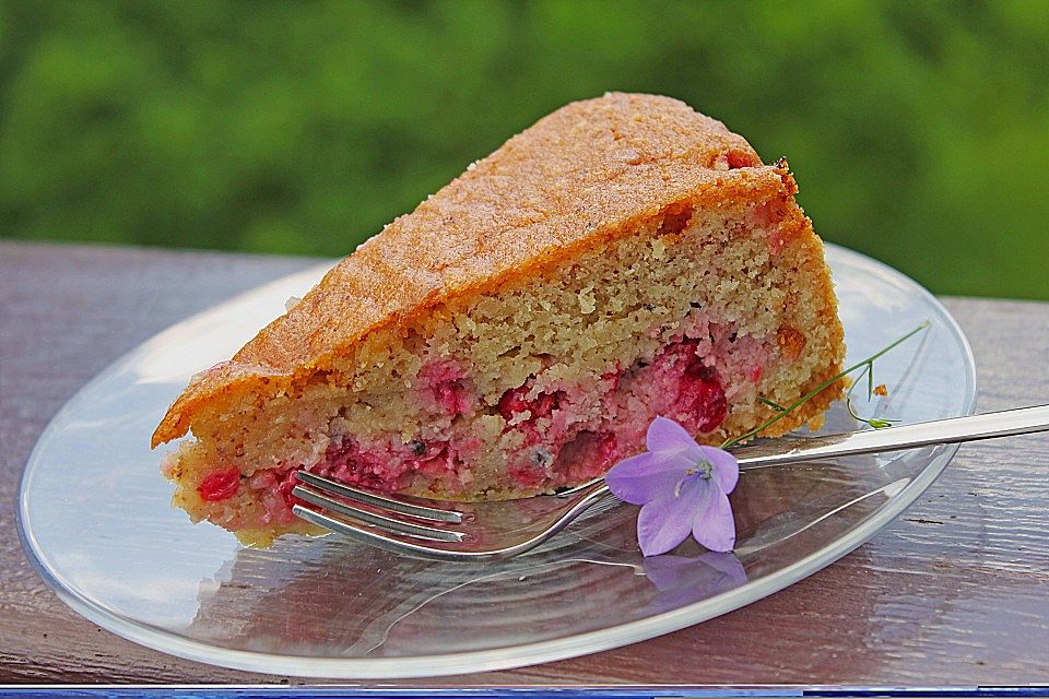 Johannisbeerkuchen mit Mandeldecke