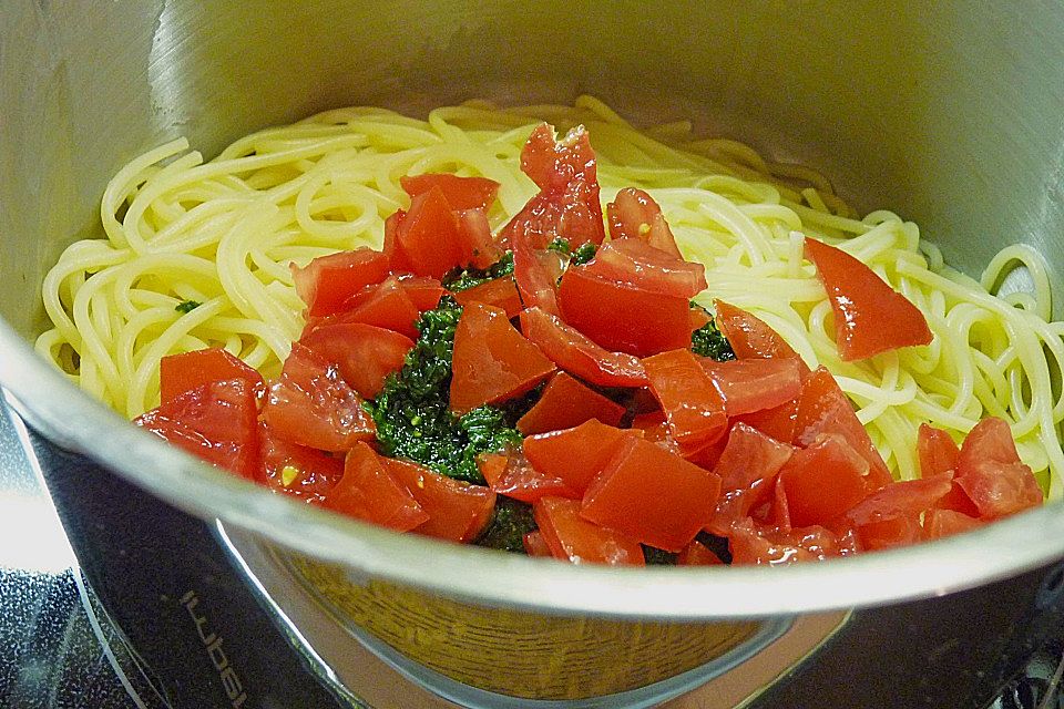 Bärlauch - Pasta mit Tomatensauce