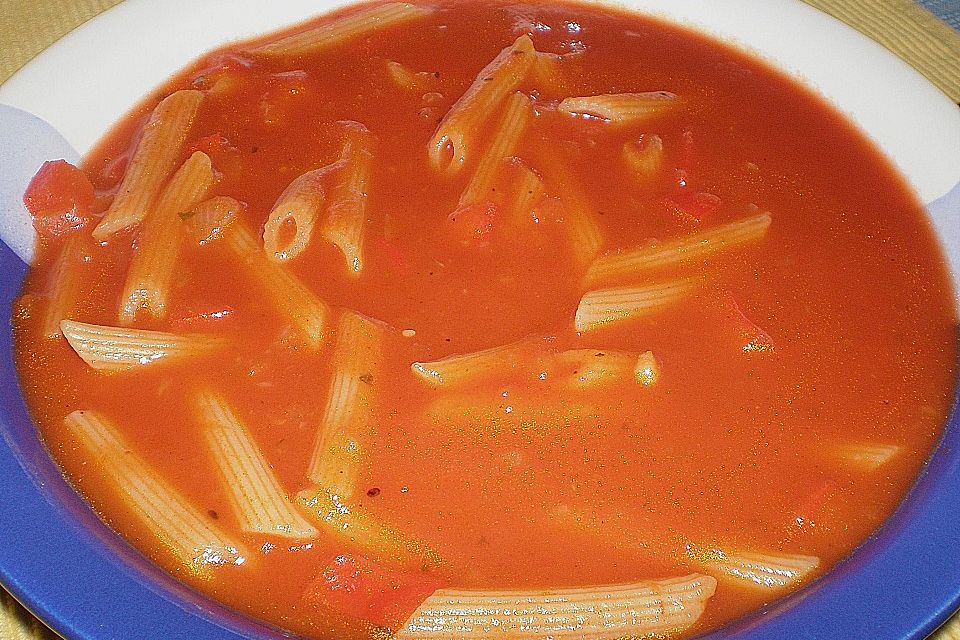 Tomatensuppe mit Pastaeinlage