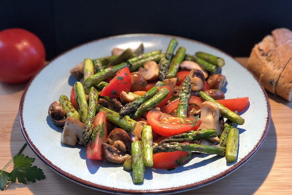 Spargel - Champignon - Tomaten - Salat