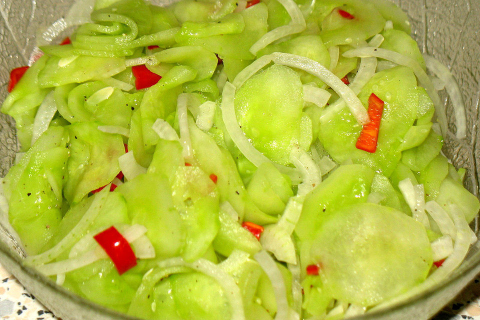 Asiatischer  Gurkensalat