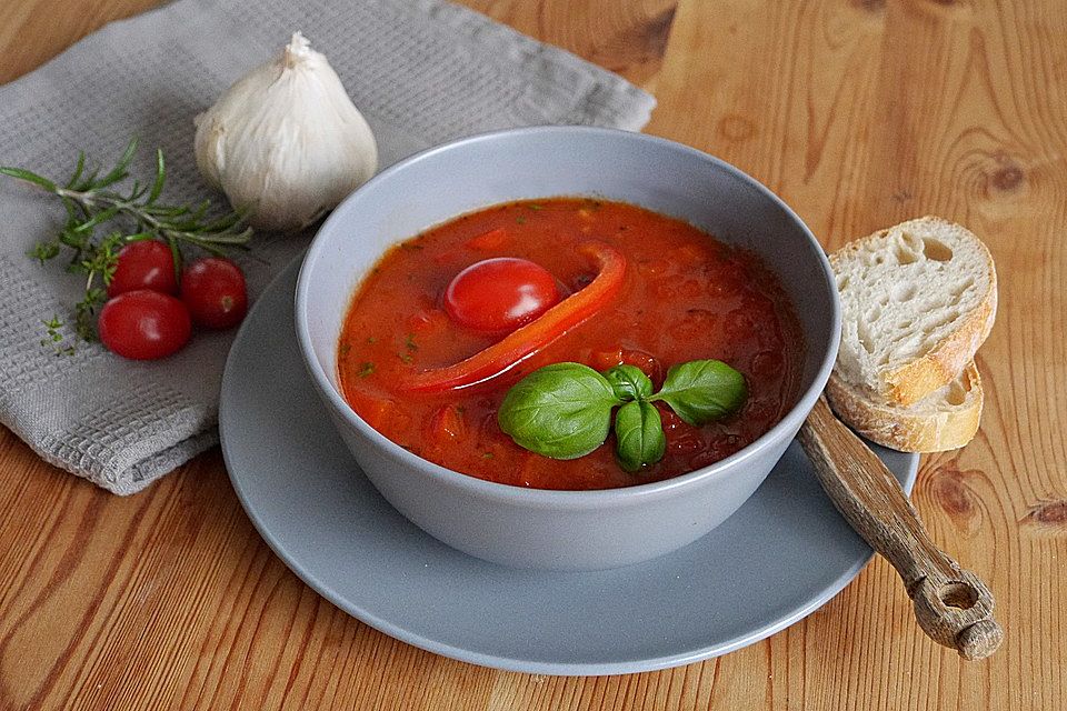 Einfache Paprika-Tomatensuppe