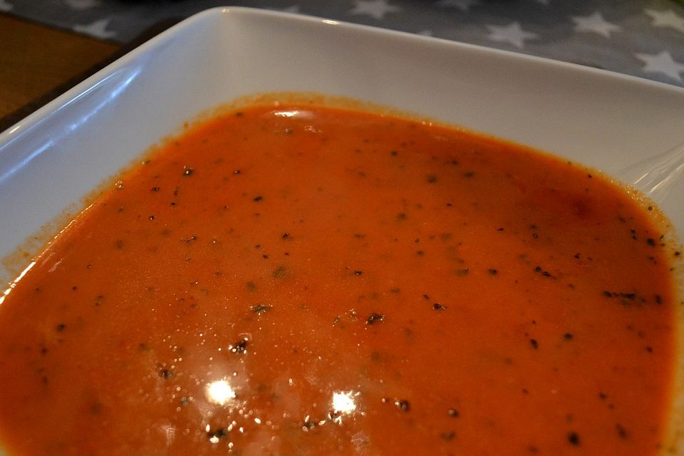 Einfache Paprika-Tomatensuppe