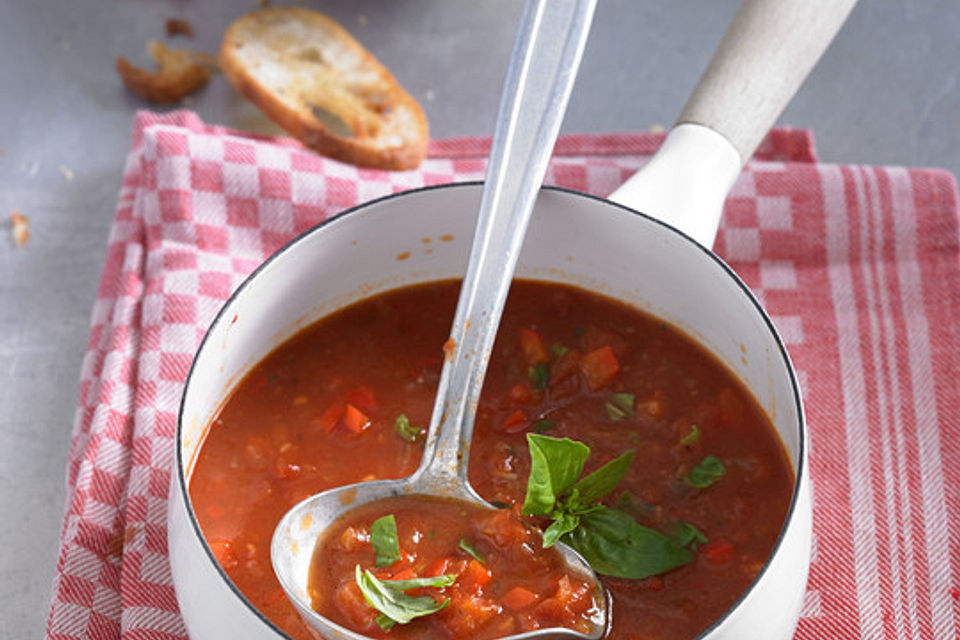 Einfache Paprika-Tomatensuppe