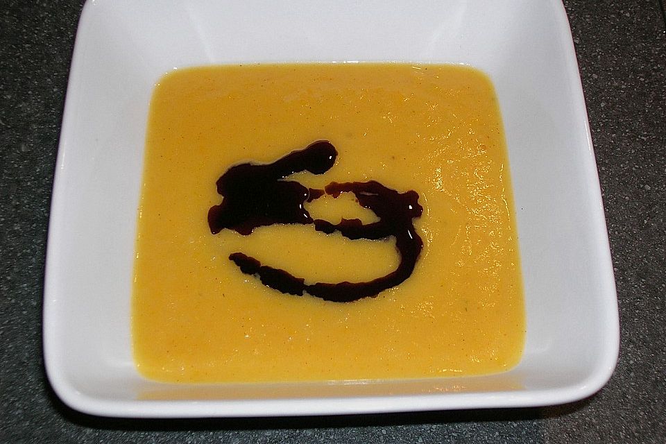 Kürbissuppe mit Kürbiskernöl