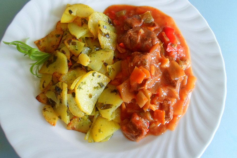 Ungarisches Gulasch mit Kartoffeln