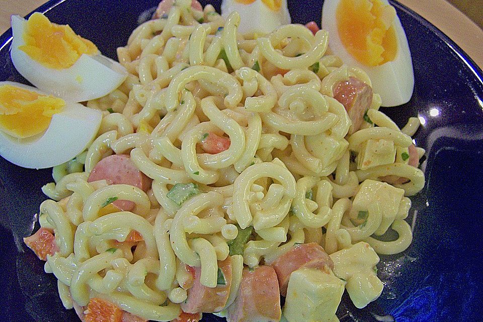 Hörnchennudelsalat mit Wienern