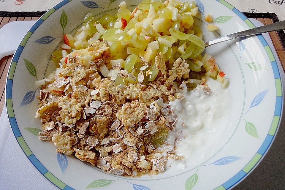 Frucht - Müsli mit Hüttenkäse