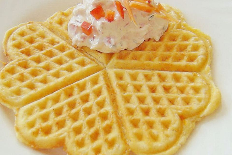 Käsewaffeln mit Paprikaquark