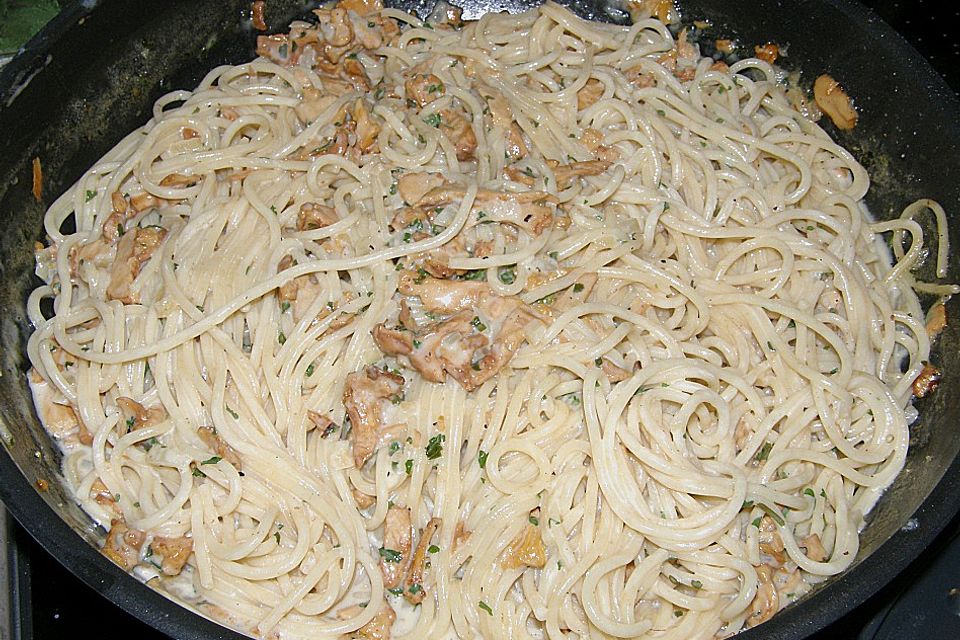 Spaghetti mit Eierschwammerln