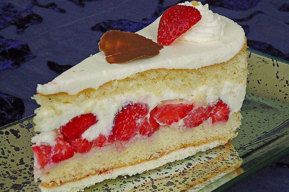 Sahnige Erdbeertorte