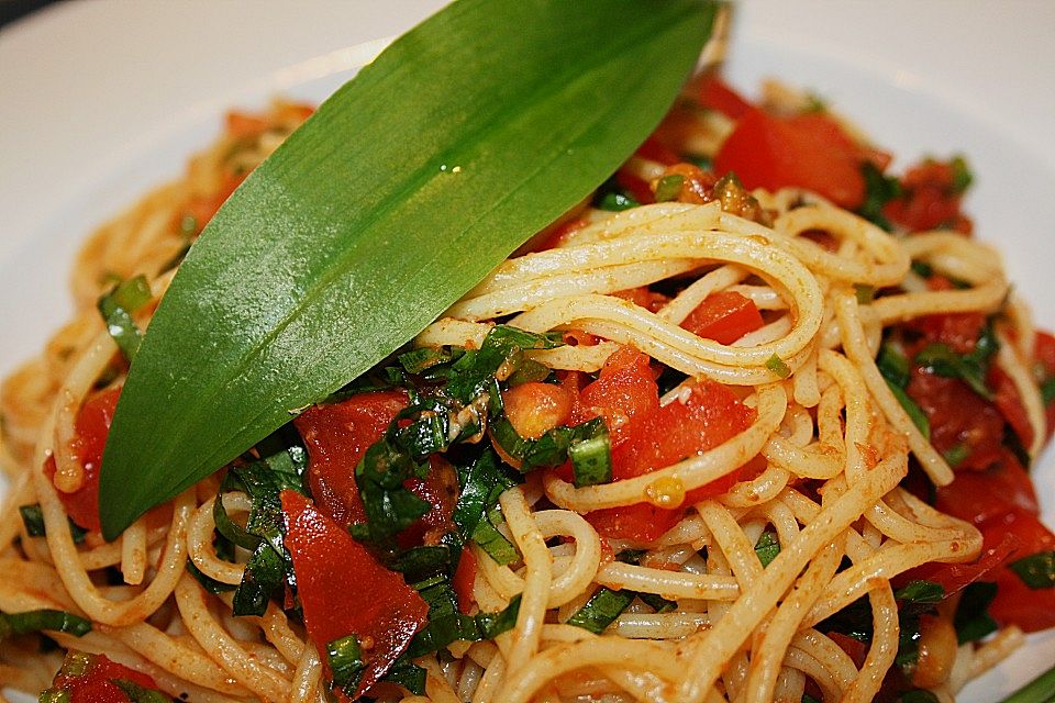 Sommerliche Spaghetti mit Tomaten