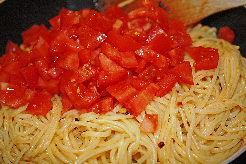 Sommerliche Spaghetti mit Tomaten