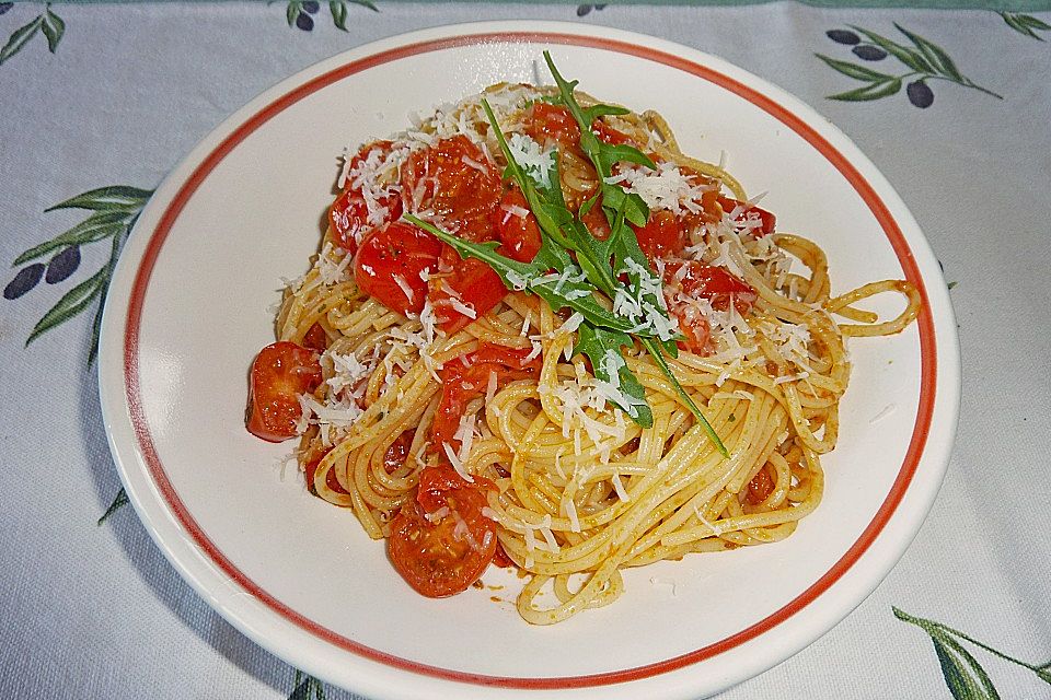 Sommerliche Spaghetti mit Tomaten