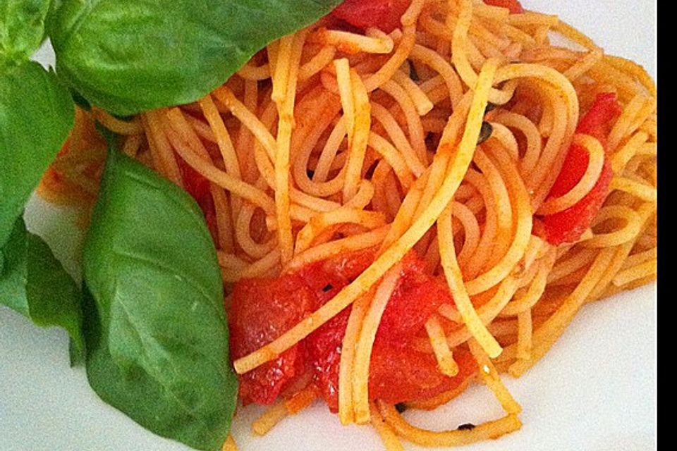 Sommerliche Spaghetti mit Tomaten