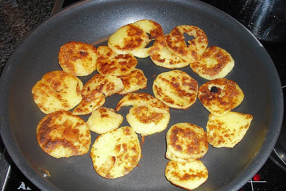 Kartoffelknödel geröstet mit 'Zugabe'