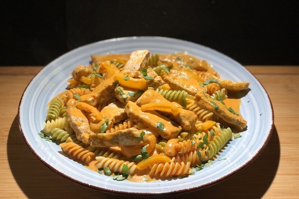 Schweinegeschnetzeltes mit Paprika - Tomatensoße