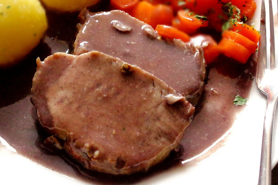 Geschmorter Schweinebraten mit Klößen