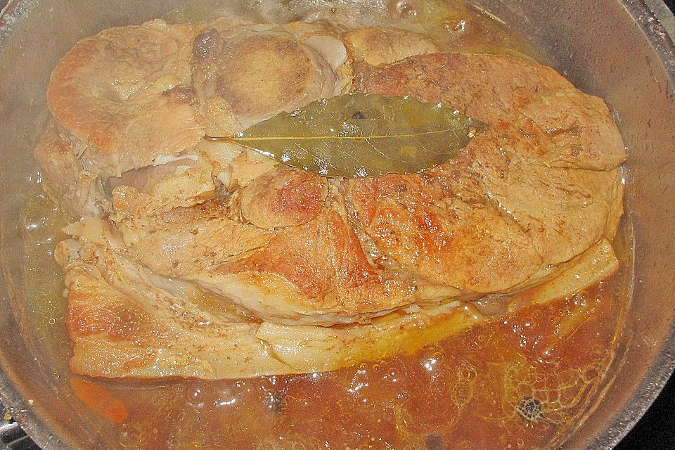 Geschmorter Schweinebraten mit Klößen