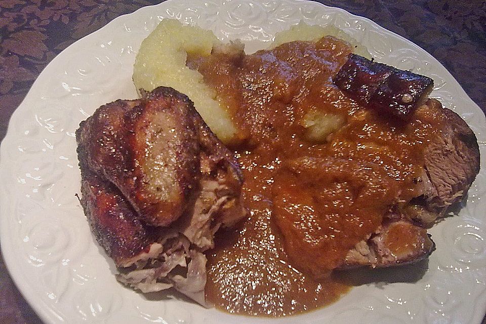 Geschmorter Schweinebraten mit Klößen