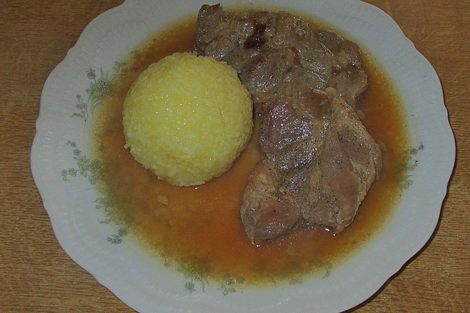 Geschmorter Schweinebraten mit Klößen