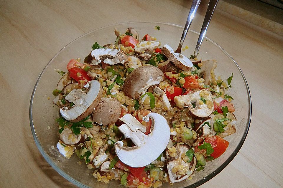 Roter Linsensalat mit Champignons