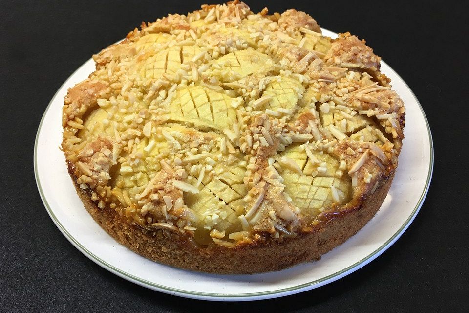 Saftiger Apfelkuchen mit Nusskruste