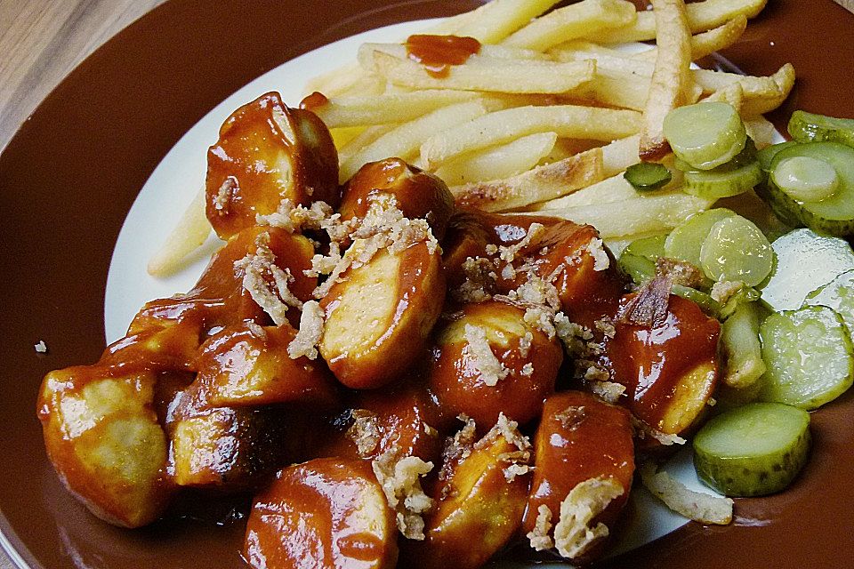 Currywurst mit Pommes