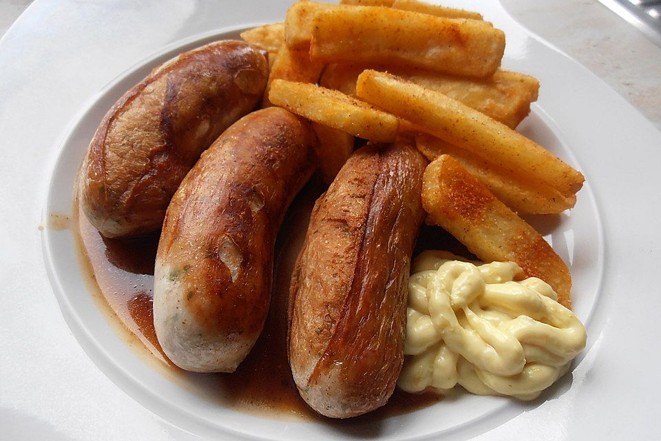 Currywurst mit Pommes