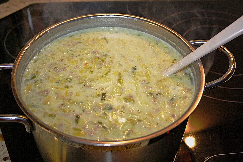 Lauchsuppe mit Hackfleisch