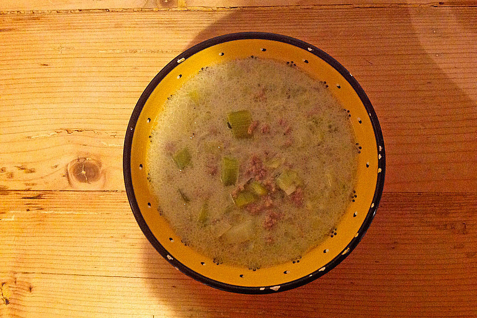 Lauchsuppe mit Hackfleisch