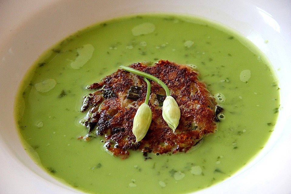 Bärlauchsuppe mit Kaspressknödel