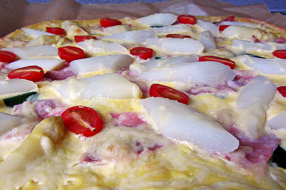 Frühlingsfrische Spargel - Pizza