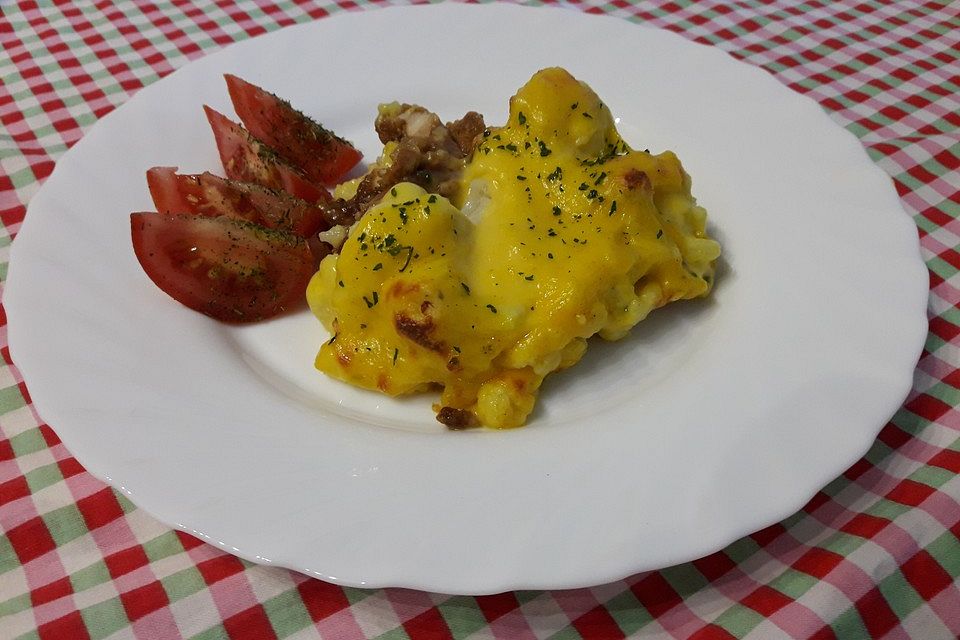 Überbackener Kartoffelauflauf mit Schnitzelfleisch