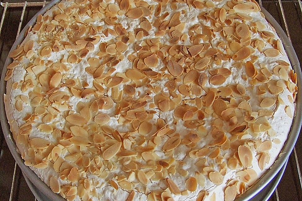 Rhabarbermandelkuchen mit Baiser