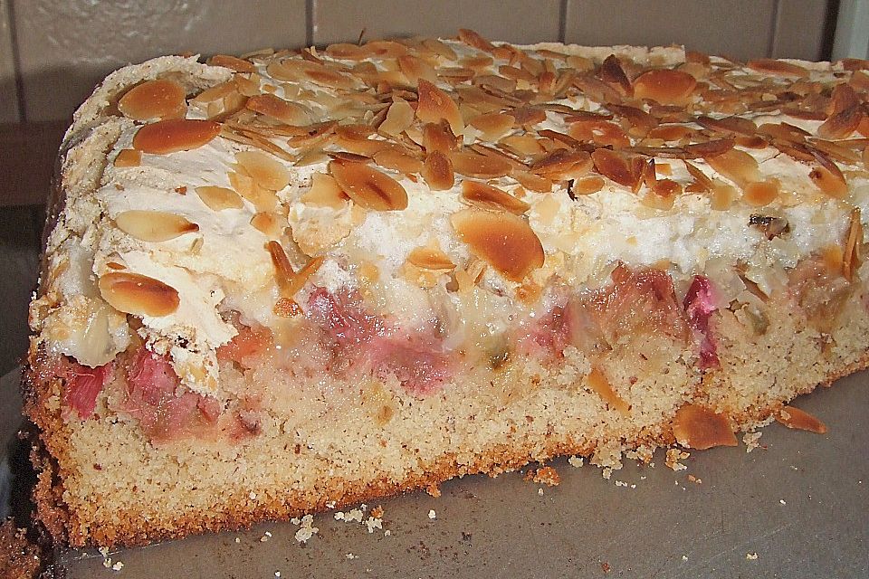 Rhabarbermandelkuchen mit Baiser