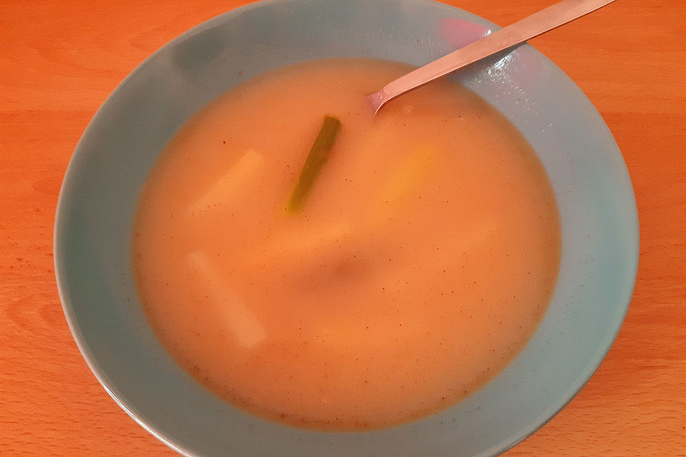 Spargelsuppe mit Weißwein