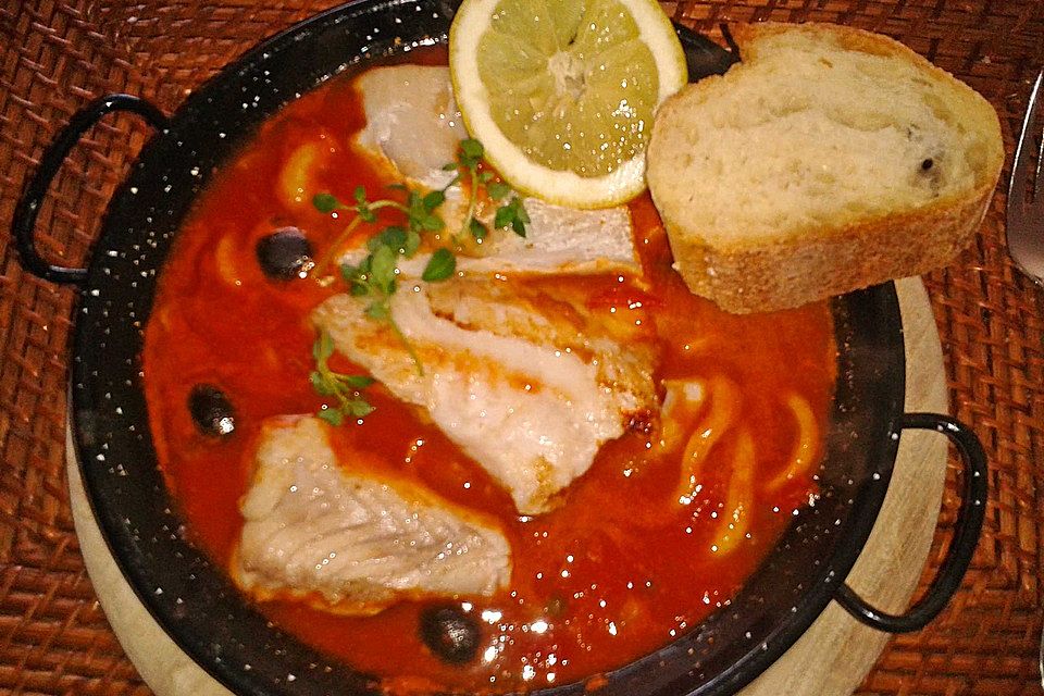 Tintenfisch in scharfer Tomatensauce