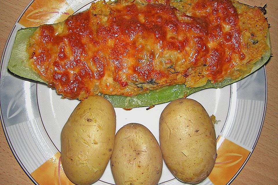 Vegetarisch gefüllte Zucchini