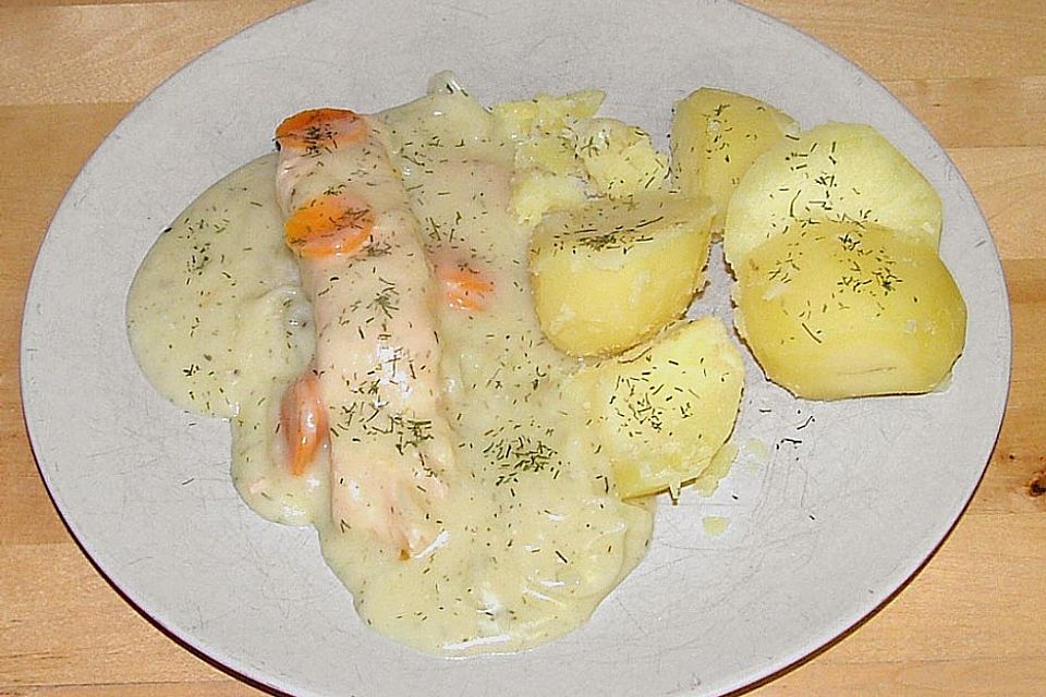 Pochierter Lachs in Meerrettichsoße