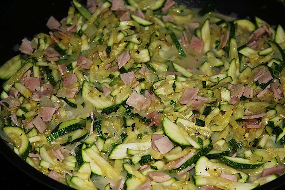 Zucchini - Schinken - Nudeln