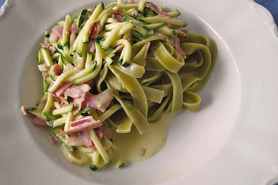 Zucchini - Schinken - Nudeln