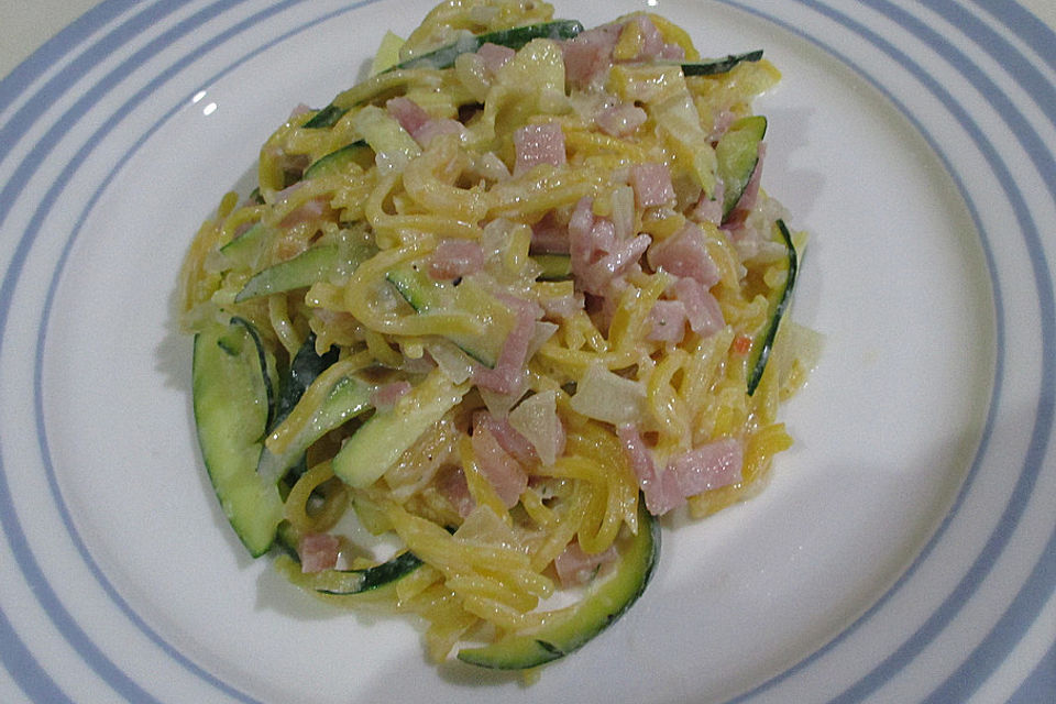 Zucchini - Schinken - Nudeln