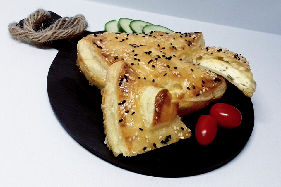 Blätterteigtaschen mit Schafskäse