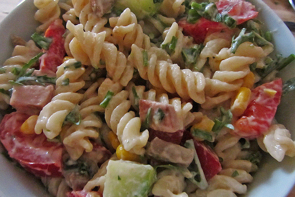 Frischer Nudelsalat