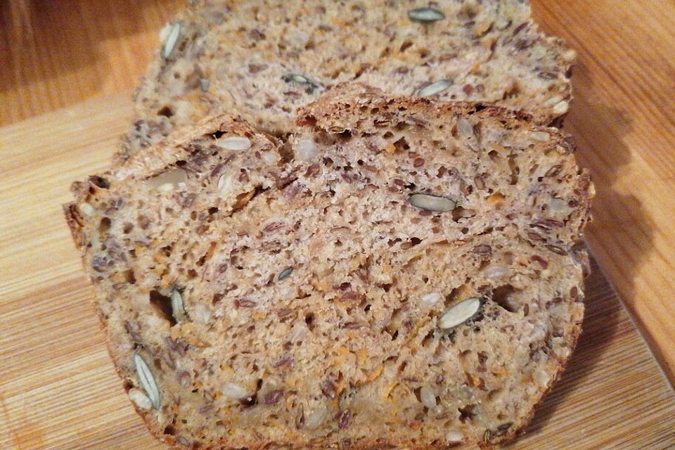 Apfel-Karotten-Mehrkornbrot