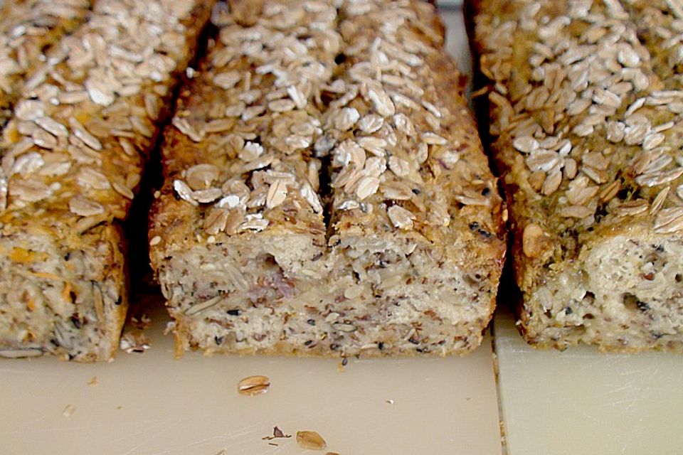 Apfel-Karotten-Mehrkornbrot