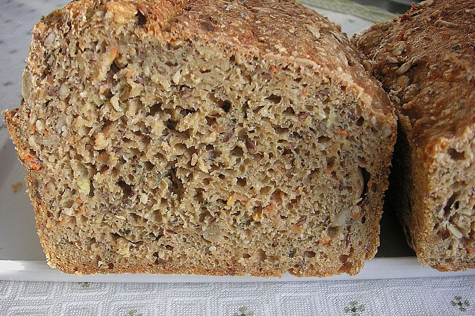 Apfel-Karotten-Mehrkornbrot